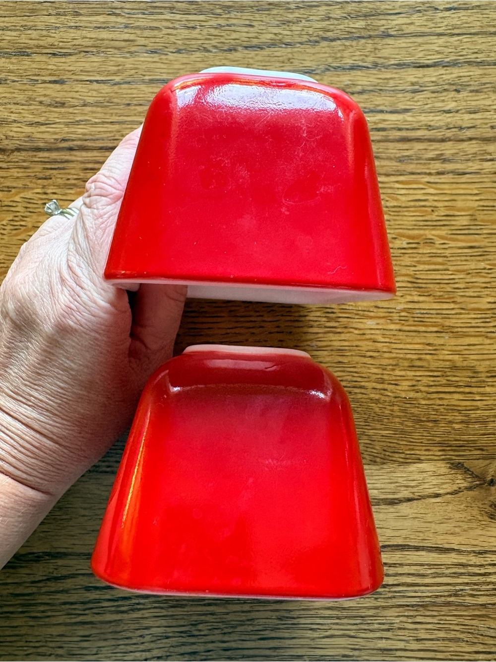 Vintage Pyrex Red Glass Refrigerator Dishes- “Fridgie” - Set of 2- 501C- one lid - Picture 13 of 15